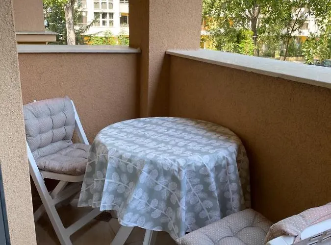 Aphrodite Gardens D208, Διαμέρισμα