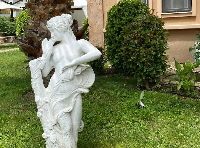 Aphrodite Gardens D208, * Σάνι Μπιτς