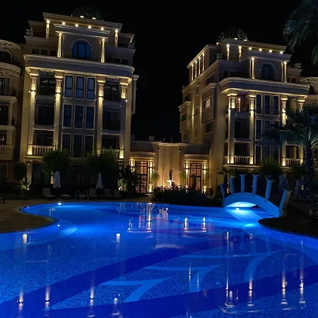 아파트 Aphrodite Gardens D208, 써니비치