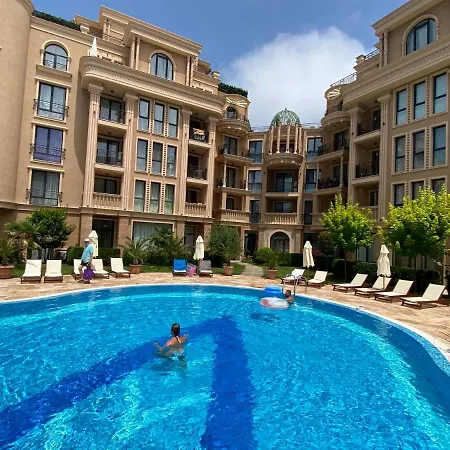 Aphrodite Gardens D208, Apartament