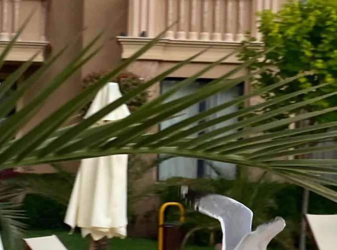 Aphrodite Gardens D208, * Σάνι Μπιτς